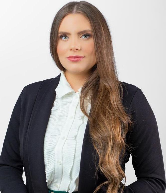 Dra. Lara Martins Spíndola Rodrigues Meneses